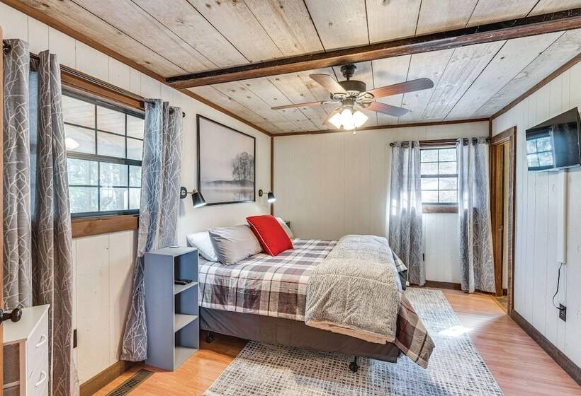 Smoky Mountain Cabin W/ Fire Pit & Stunning Views!