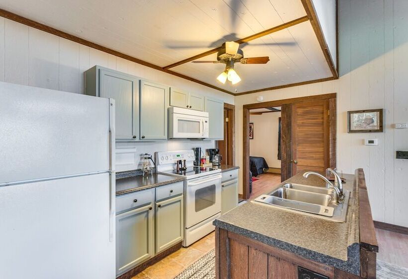 Smoky Mountain Cabin W/ Fire Pit & Stunning Views!