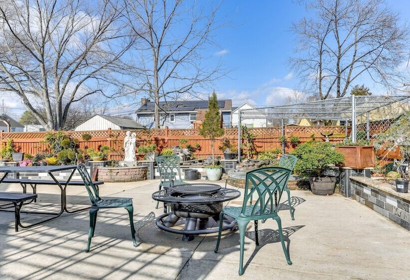 Spacious Home W/ Tranquil Patio ~ 29 Mi To Dc!