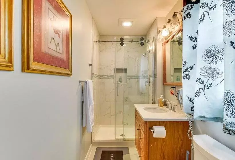 Spacious Home W/ Tranquil Patio ~ 29 Mi To Dc!