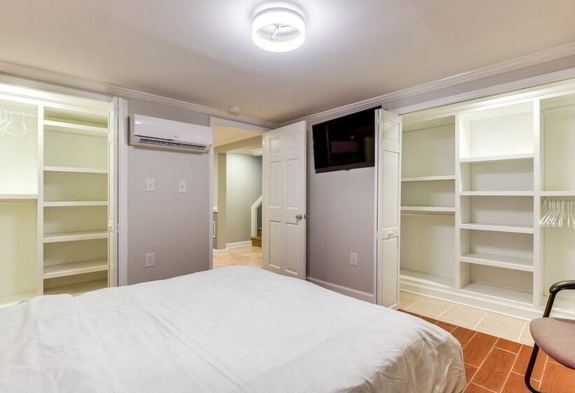 Spacious Home W/ Tranquil Patio ~ 29 Mi To Dc!