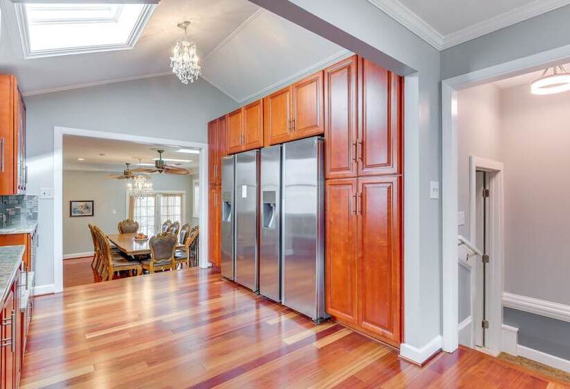 Spacious Home W/ Tranquil Patio ~ 29 Mi To Dc!
