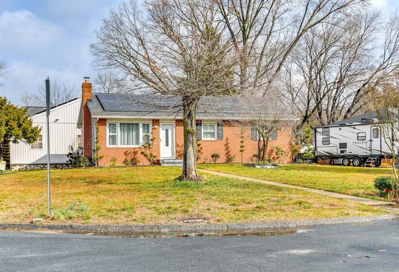 Spacious Home W/ Tranquil Patio ~ 29 Mi To Dc!