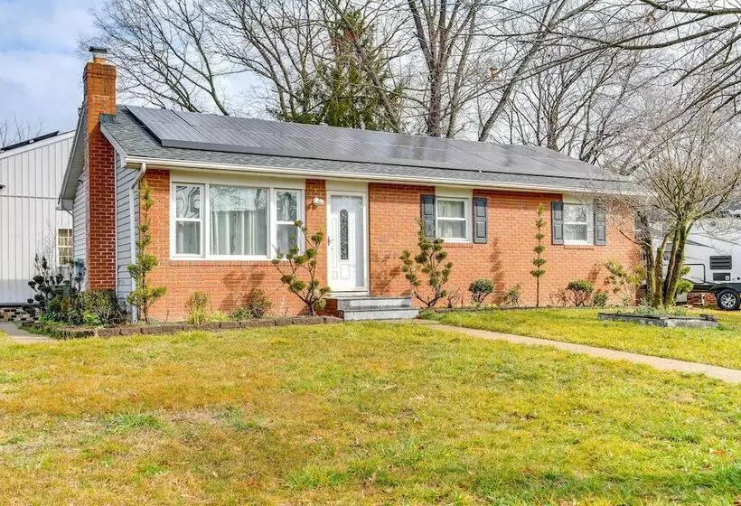 Spacious Home W/ Tranquil Patio ~ 29 Mi To Dc!