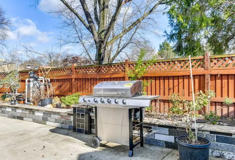 Spacious Home W/ Tranquil Patio ~ 29 Mi To Dc!