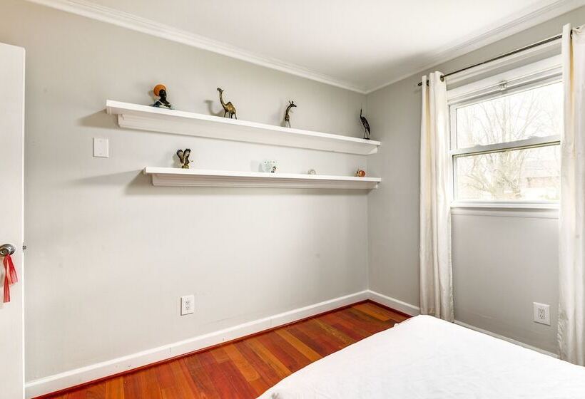 Spacious Home W/ Tranquil Patio ~ 29 Mi To Dc!