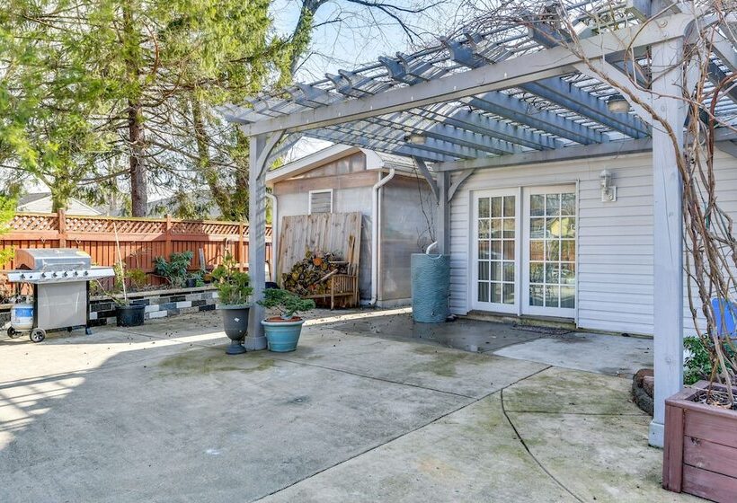 Spacious Home W/ Tranquil Patio ~ 29 Mi To Dc!