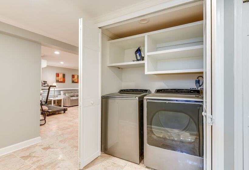 Spacious Home W/ Tranquil Patio ~ 29 Mi To Dc!