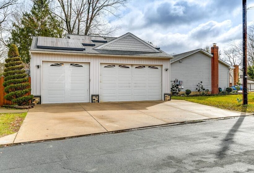 Spacious Home W/ Tranquil Patio ~ 29 Mi To Dc!