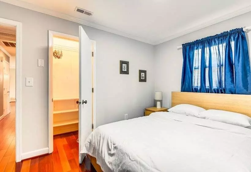 Spacious Home W/ Tranquil Patio ~ 29 Mi To Dc!