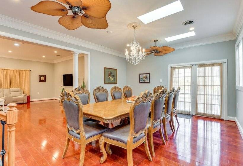 Spacious Home W/ Tranquil Patio ~ 29 Mi To Dc!