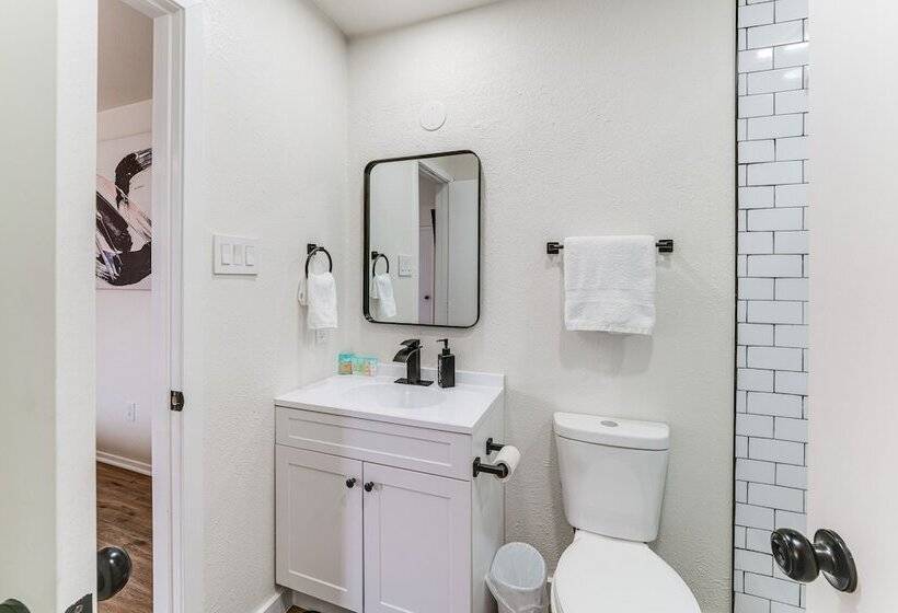 Stylish Garland Getaway: 17 Mi To Dallas!