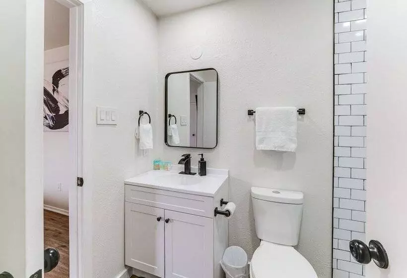 Stylish Garland Getaway: 17 Mi To Dallas!