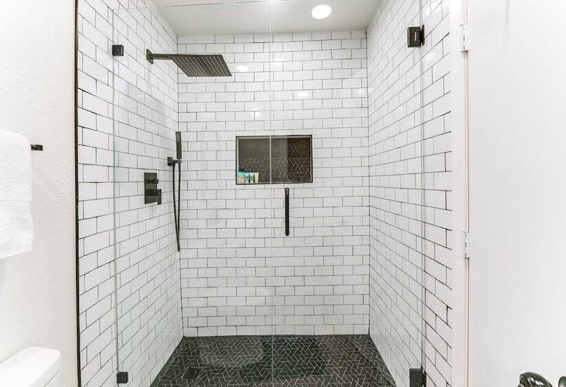 Stylish Garland Getaway: 17 Mi To Dallas!