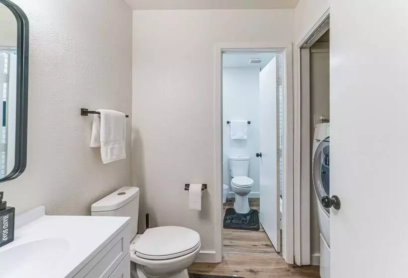 Stylish Garland Getaway: 17 Mi To Dallas!