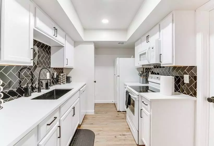 Stylish Garland Getaway: 17 Mi To Dallas!