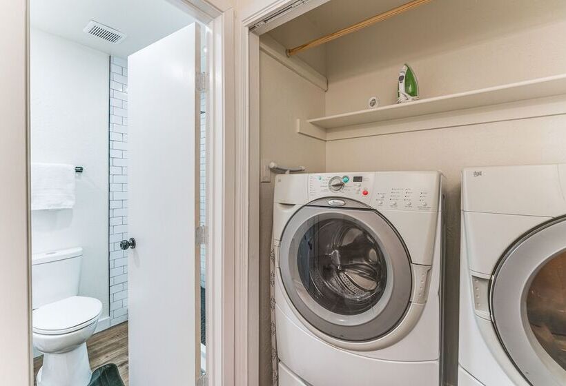 Stylish Garland Getaway: 17 Mi To Dallas!