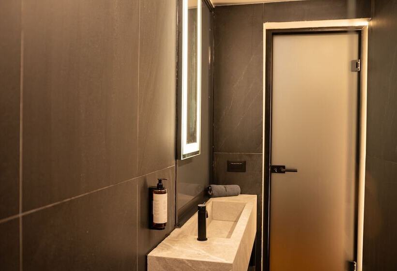 Taskou Luxury Suites