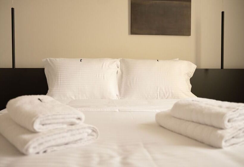 Taskou Luxury Suites