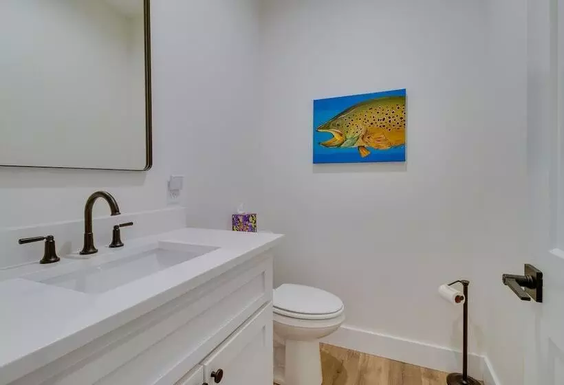 Waterfront Flippin Retreat W/ White River Access!