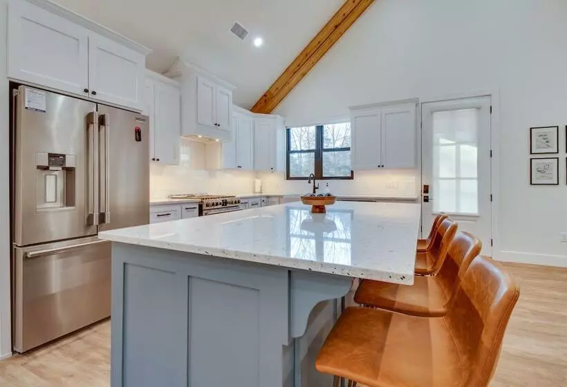 Waterfront Flippin Retreat W/ White River Access!