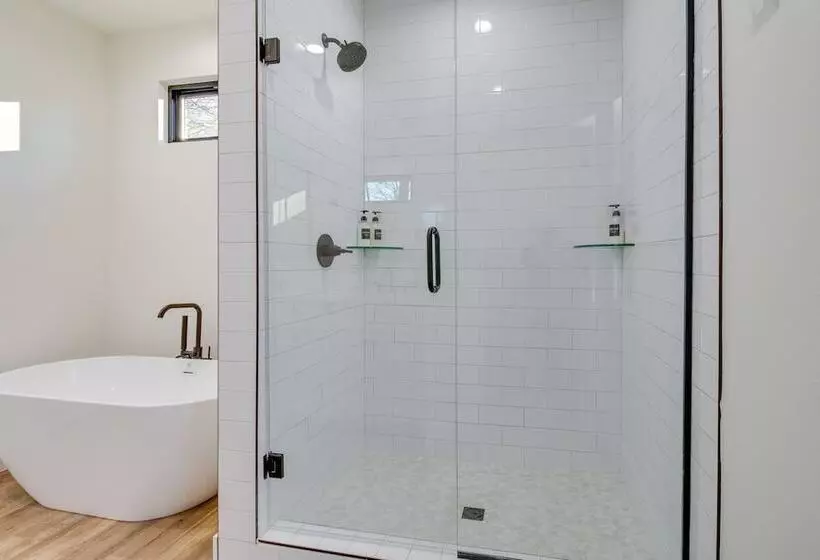 Waterfront Flippin Retreat W/ White River Access!