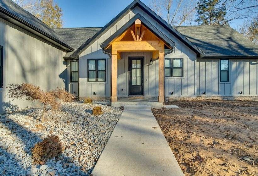 Waterfront Flippin Retreat W/ White River Access!