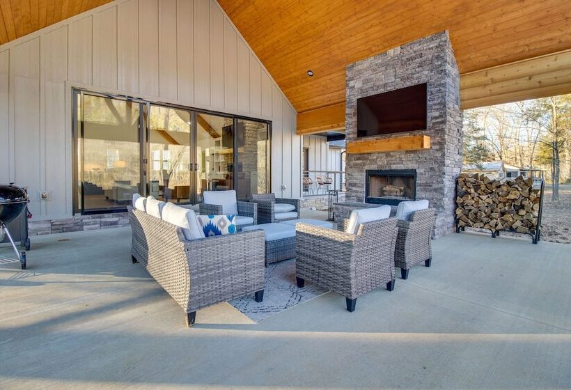 Waterfront Flippin Retreat W/ White River Access!