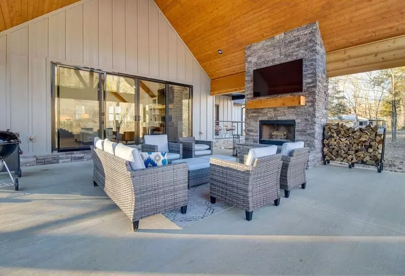 Waterfront Flippin Retreat W/ White River Access!