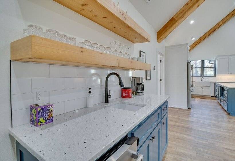 Waterfront Flippin Retreat W/ White River Access!