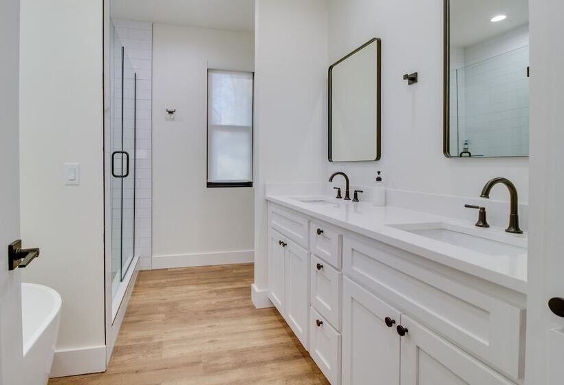 Waterfront Flippin Retreat W/ White River Access!