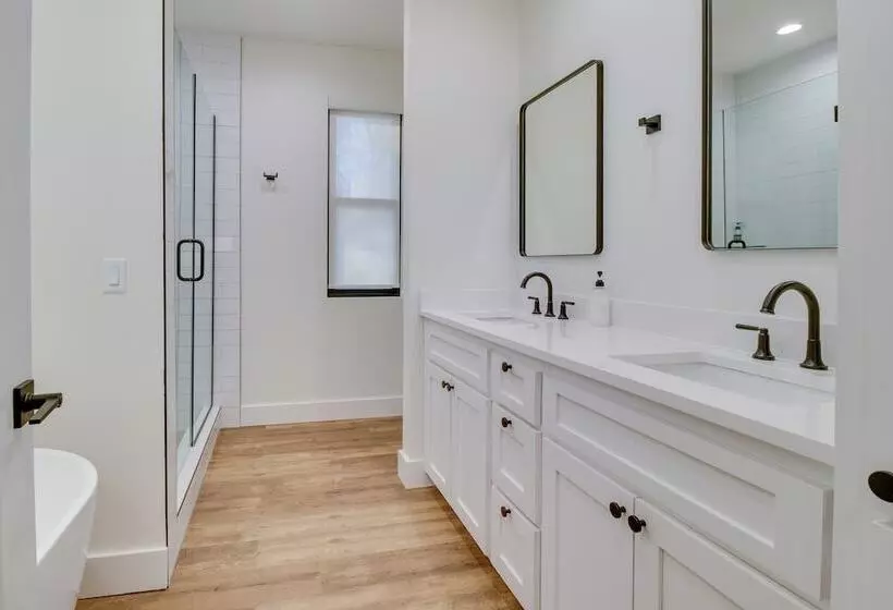 Waterfront Flippin Retreat W/ White River Access!