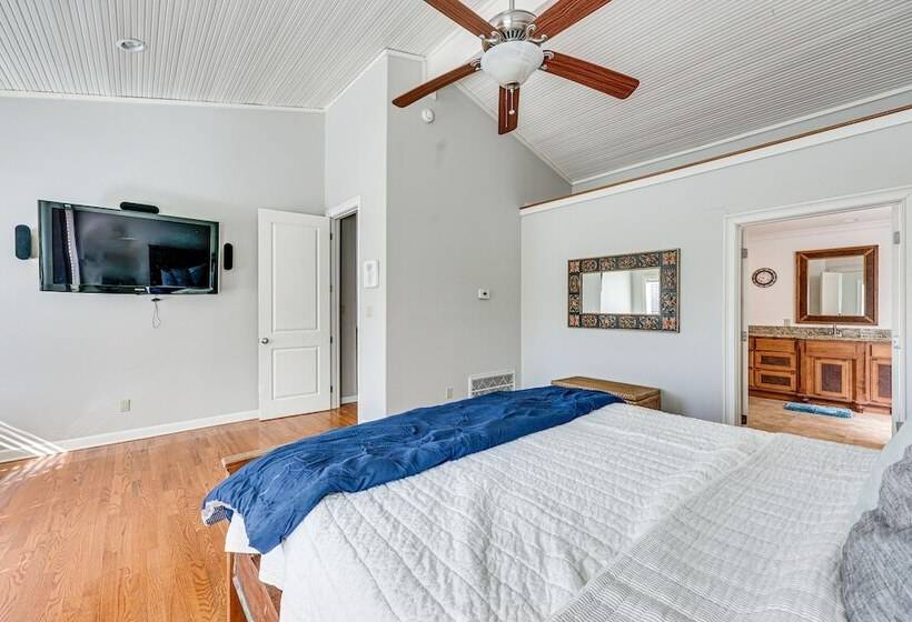 Waterfront Malvern Home W/ Deck & Lake Access!