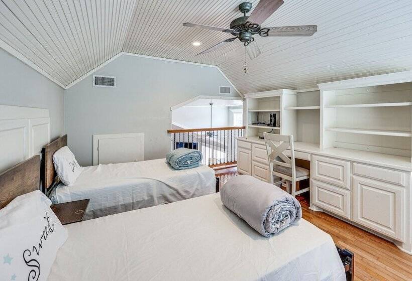 Waterfront Malvern Home W/ Deck & Lake Access!