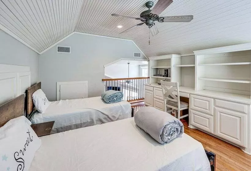 Waterfront Malvern Home W/ Deck & Lake Access!