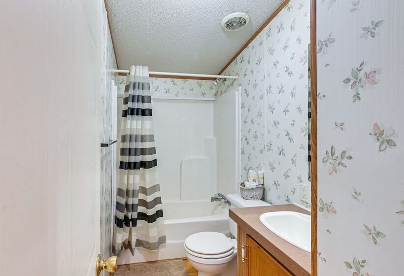 West Virginia Home Near Hatfield And Mccoy Trails!