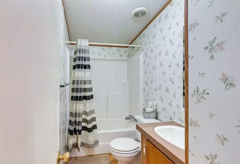 West Virginia Home Near Hatfield And Mccoy Trails!