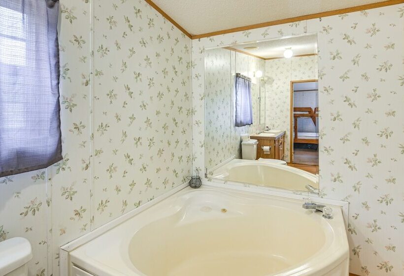 West Virginia Home Near Hatfield And Mccoy Trails!