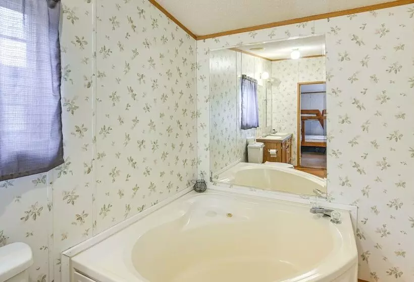 West Virginia Home Near Hatfield And Mccoy Trails!