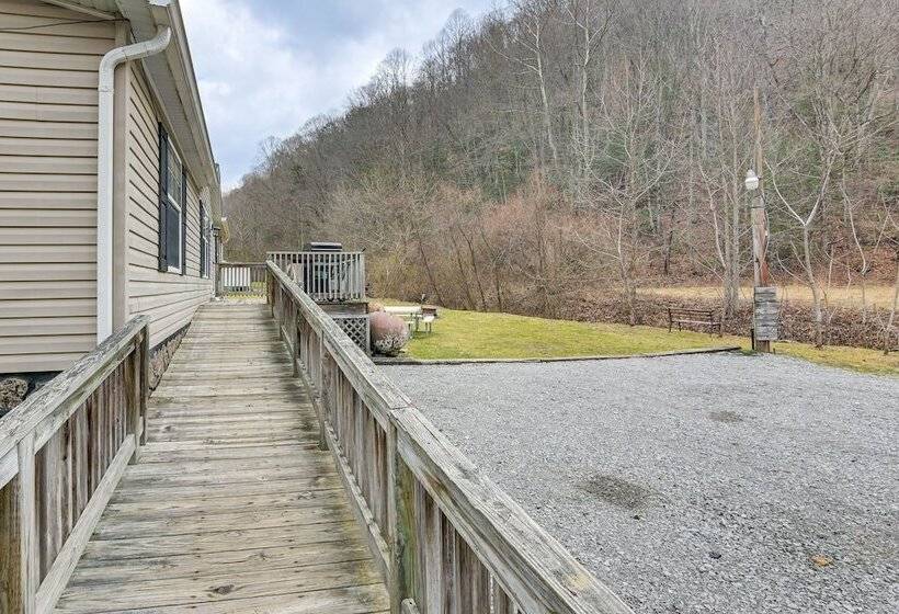West Virginia Home Near Hatfield And Mccoy Trails!