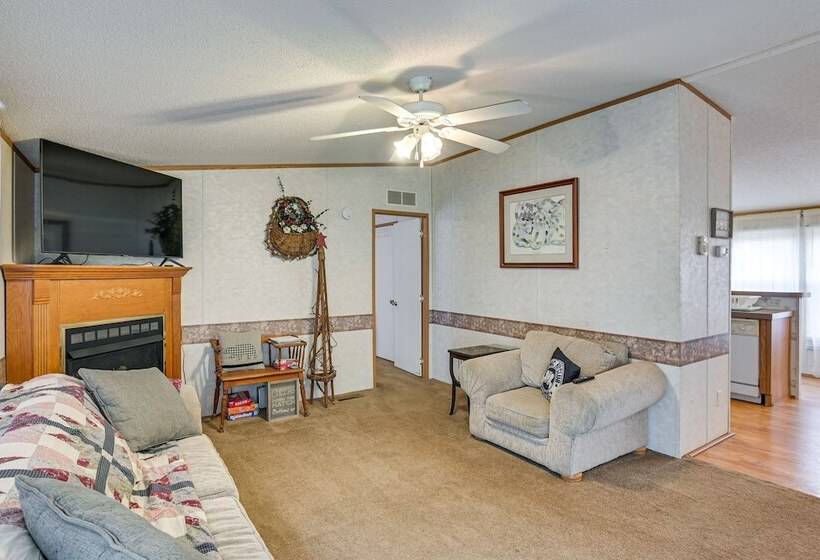 West Virginia Home Near Hatfield And Mccoy Trails!