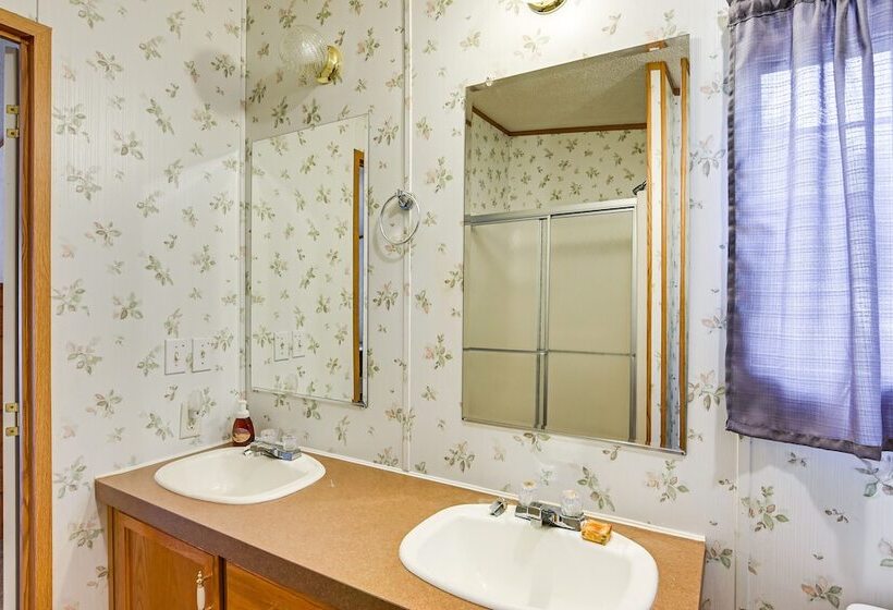 West Virginia Home Near Hatfield And Mccoy Trails!