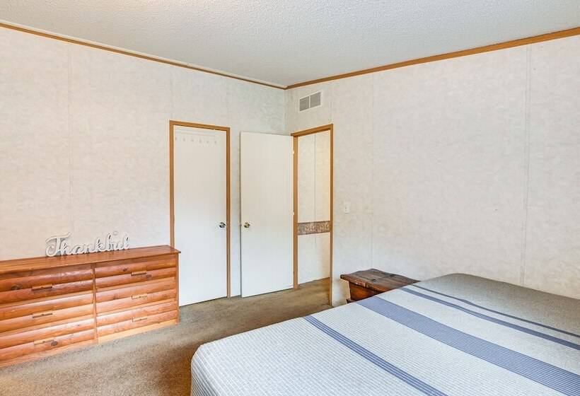 West Virginia Home Near Hatfield And Mccoy Trails!