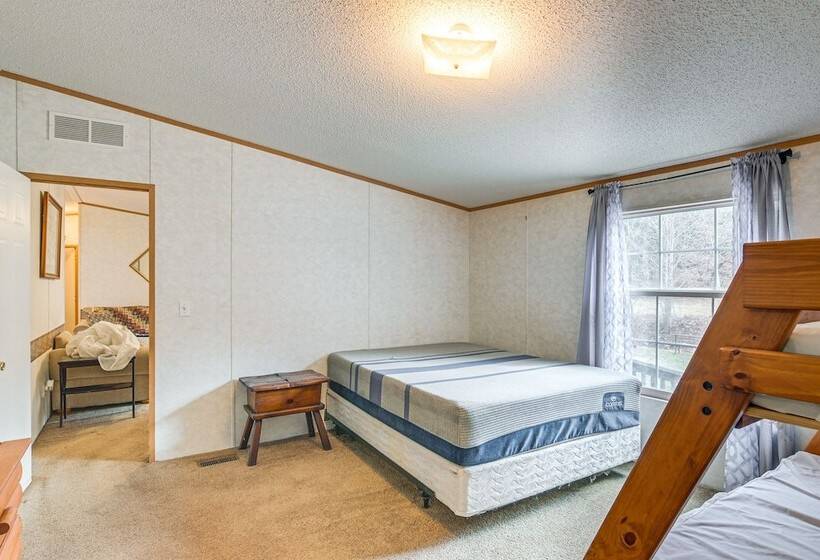 West Virginia Home Near Hatfield And Mccoy Trails!