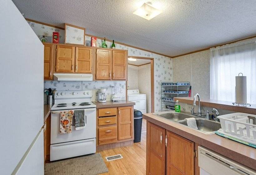 West Virginia Home Near Hatfield And Mccoy Trails!