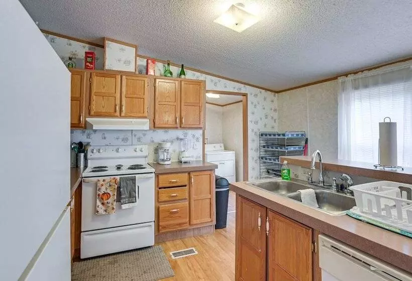 West Virginia Home Near Hatfield And Mccoy Trails!