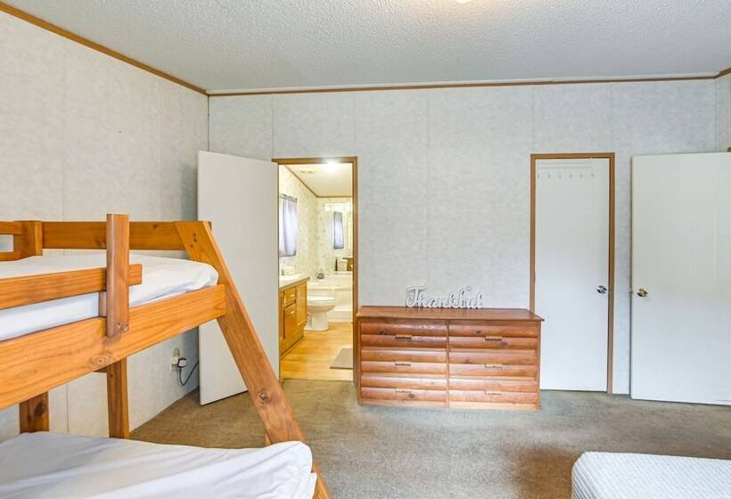 West Virginia Home Near Hatfield And Mccoy Trails!