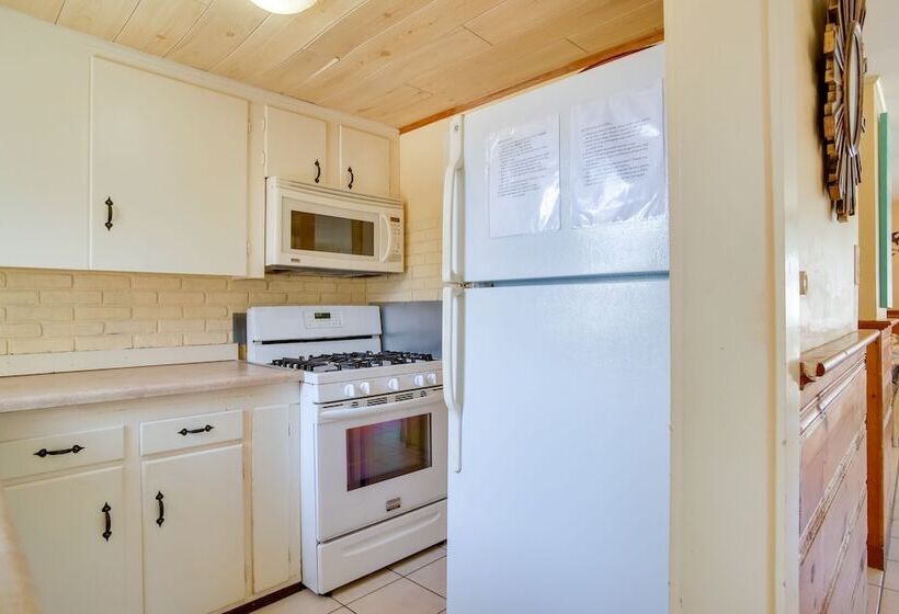 Coastal Cape Cod Charmer: Walk To Beach & Main St!