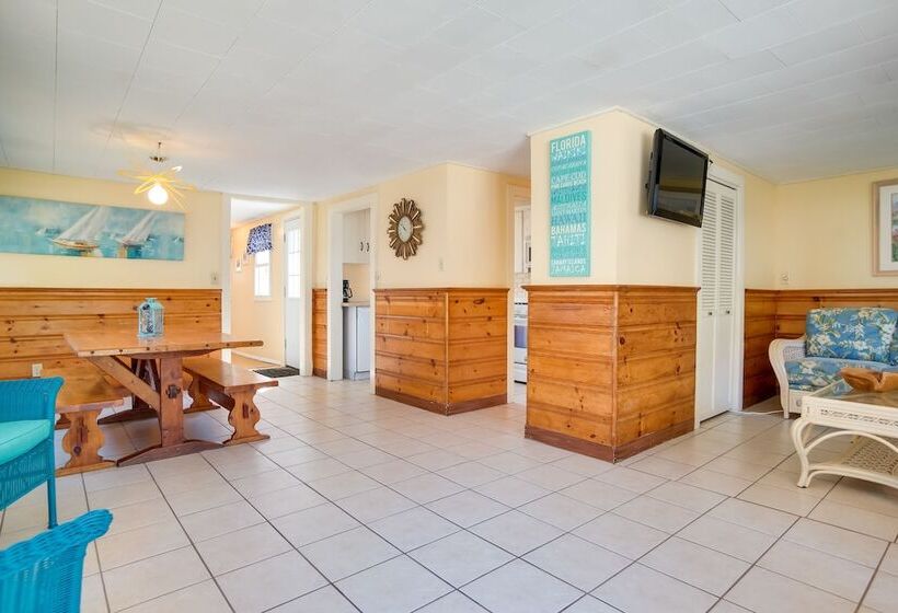 Coastal Cape Cod Charmer: Walk To Beach & Main St!