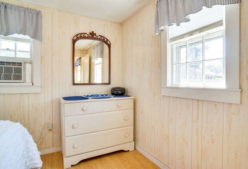 Coastal Cape Cod Charmer: Walk To Beach & Main St!